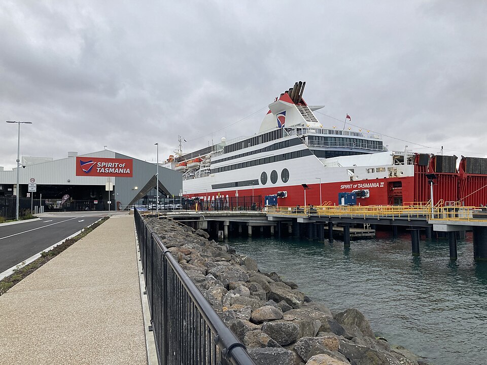 资料图:停靠在Geelong Corio Quay渡轮码头的Spirit of Tasmania II号(2023年摄)