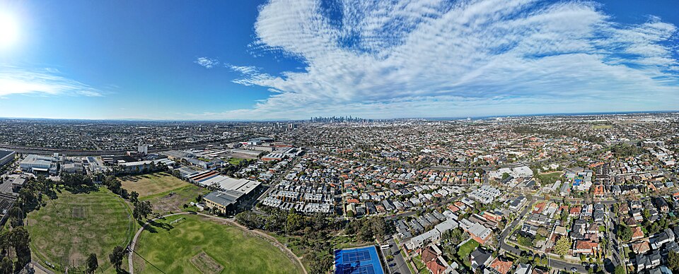 资料图:墨尔本内西区West Footscray航拍全景(2025年摄)