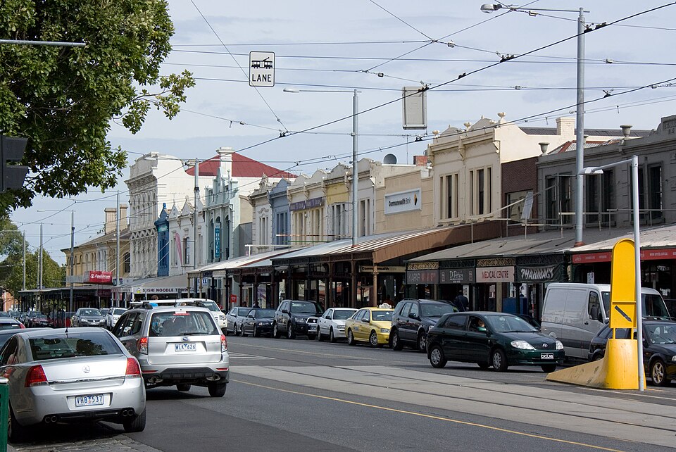 资料图:墨尔本North Melbourne的Errol Street商业街(2010年摄)
