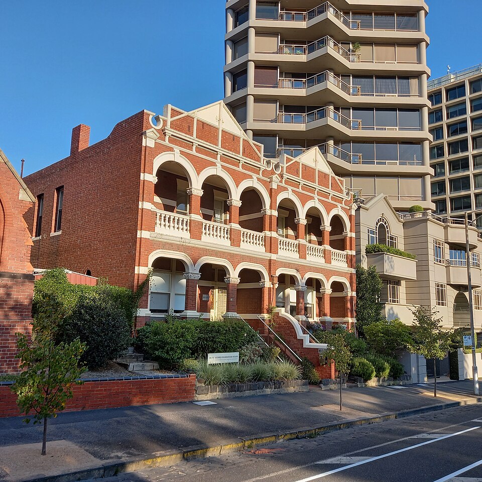 资料图:墨尔本East Melbourne的联排住宅(2022年摄)