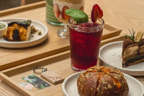 Miyama Melbourne官方名录照片:甜品、布里欧修与草莓茶饮