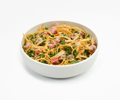 Fonda 官網 Pacifico 金槍魚碗照片，蔬菜上鋪有金槍魚與脆玉米餅條